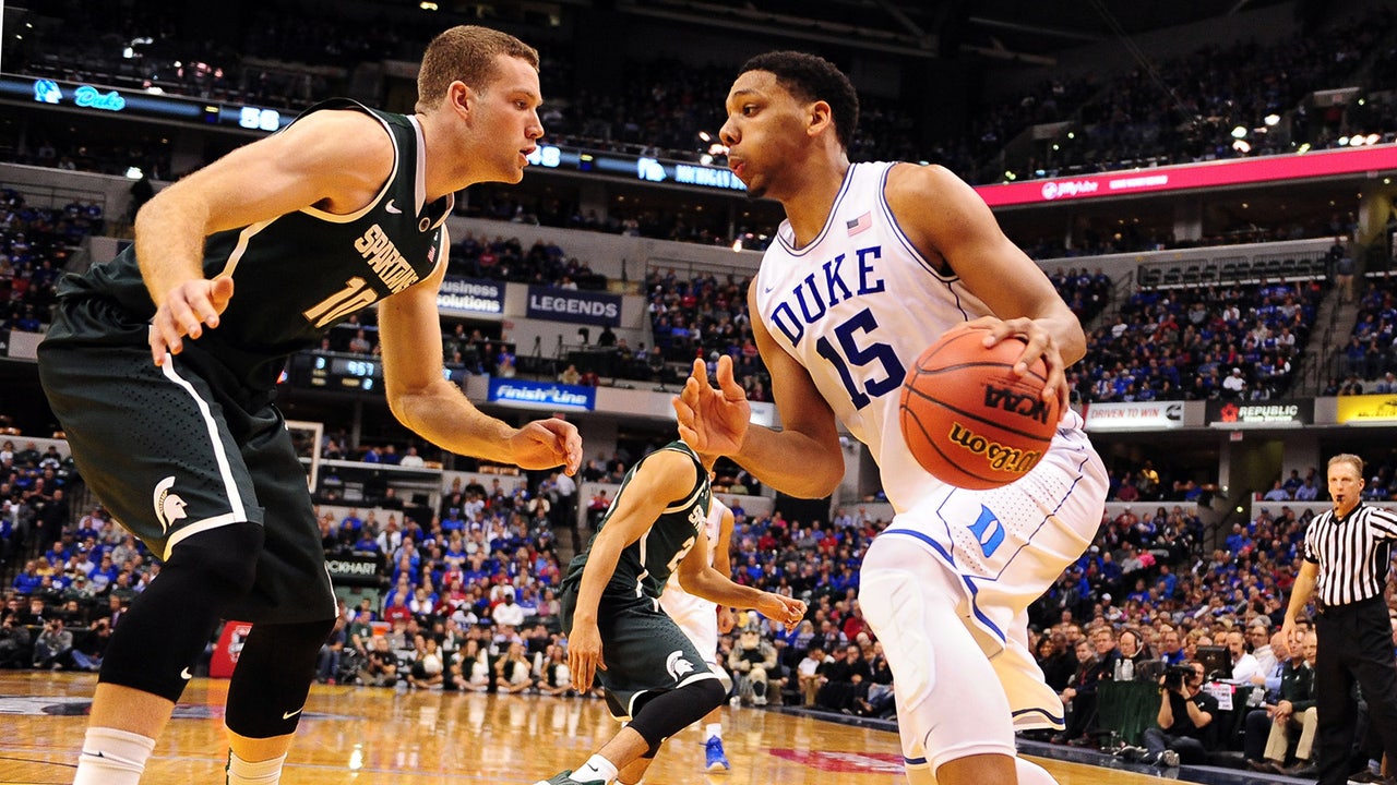 How is Duke utilizing freshman center Jahlil Okafor on offense?